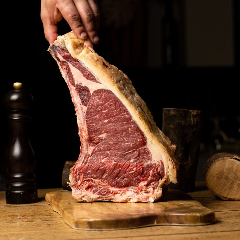 Carne de vaca gallega con característico color rojo cereza